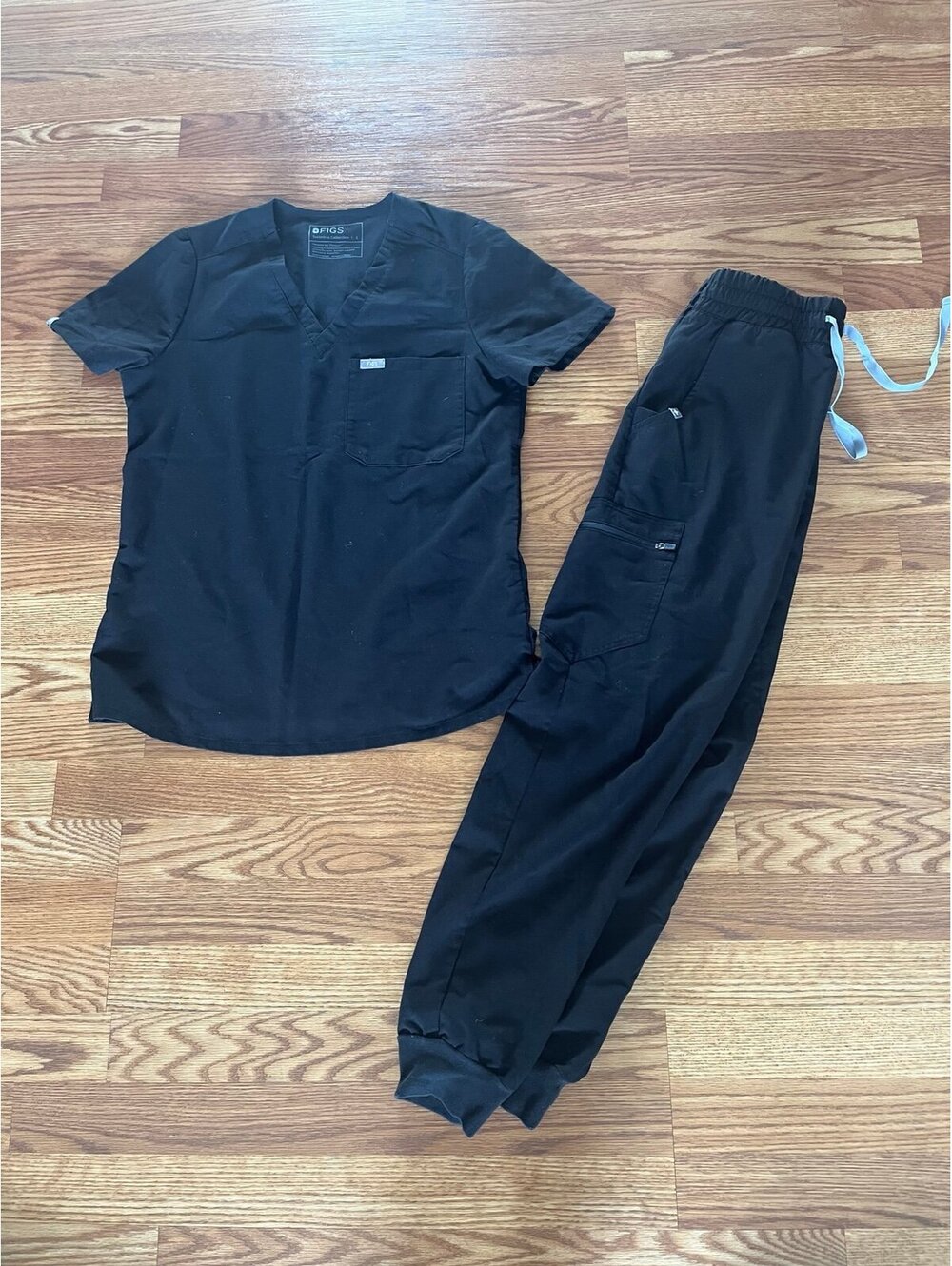 Women’s FIGS healthcare medical scrubs set. Black. Size small.